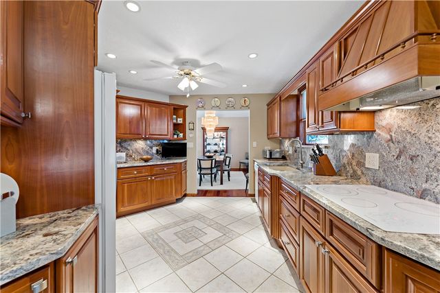 100 Judy Dr, Collier Twp, PA 15106