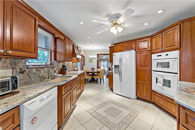 100 Judy Dr, Collier Twp, PA 15106