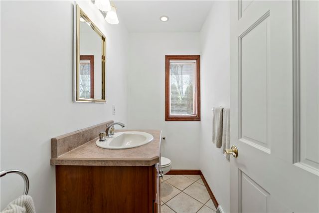 100 Judy Dr, Collier Twp, PA 15106