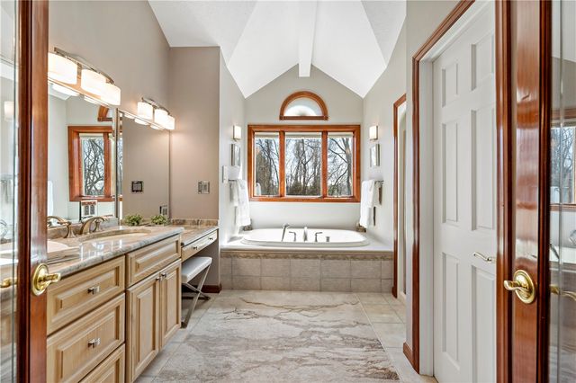 100 Judy Dr, Collier Twp, PA 15106