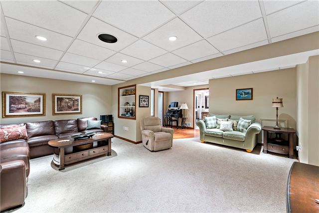 100 Judy Dr, Collier Twp, PA 15106