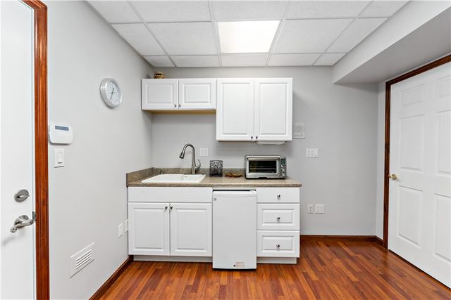 100 Judy Dr, Collier Twp, PA 15106