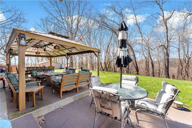 100 Judy Dr, Collier Twp, PA 15106