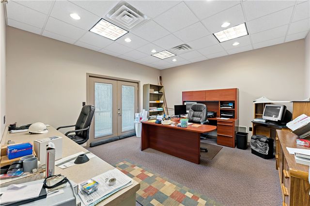 100 Judy Dr, Collier Twp, PA 15106