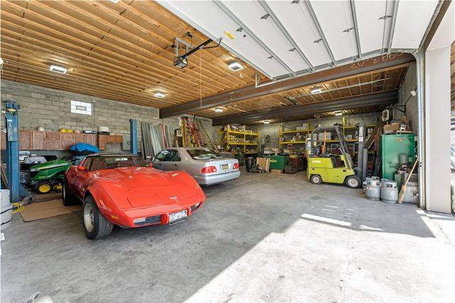 100 Judy Dr, Collier Twp, PA 15106