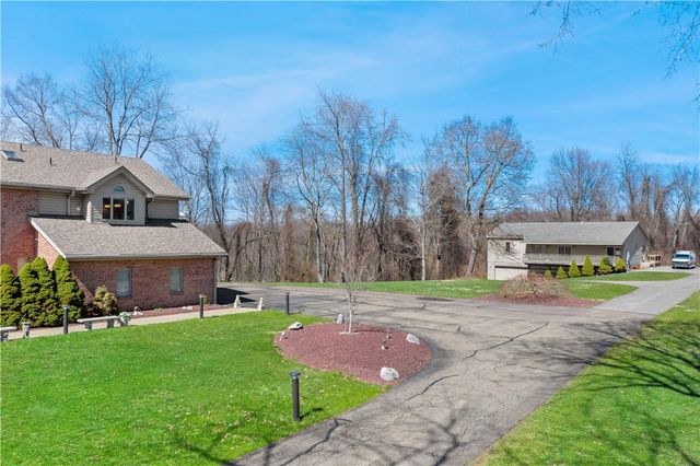 100 Judy Dr, Collier Twp, PA 15106