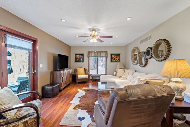 100 Judy Dr, Collier Twp, PA 15106