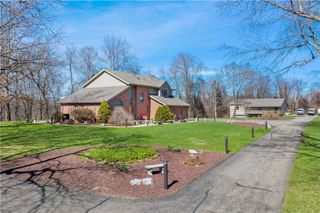 100 Judy Dr, Collier Twp, PA 15106