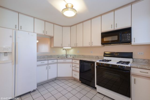 1560 N Saint Marks Place, Palatine, IL 60067