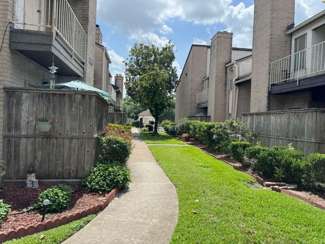 2011 Spenwick Drive 511, Houston, TX 77055