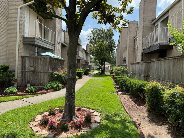 2011 Spenwick Drive 511, Houston, TX 77055