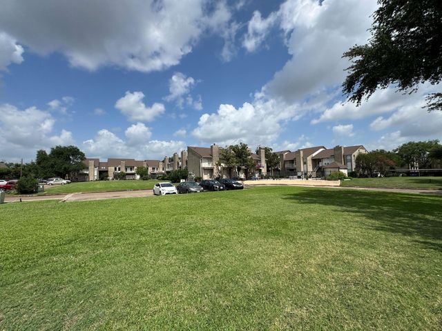 2011 Spenwick Drive 511, Houston, TX 77055