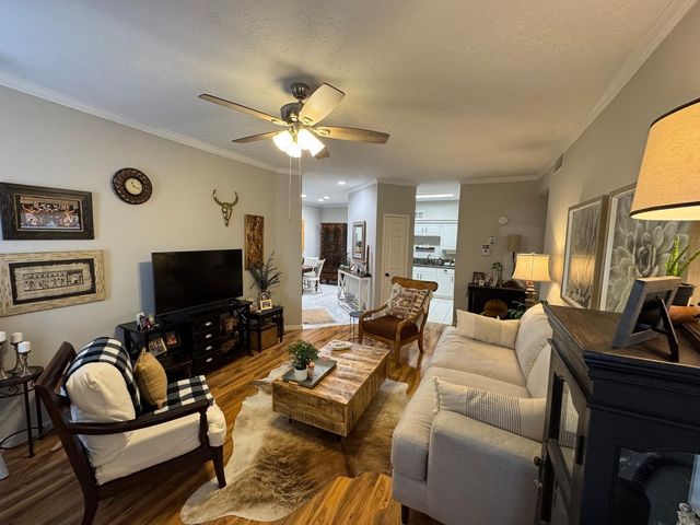 2011 Spenwick Drive 511, Houston, TX 77055