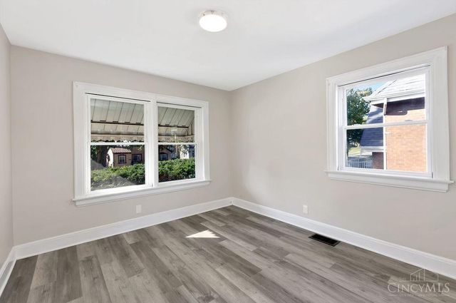 1522 Kenova Avenue, Cincinnati, OH 45237