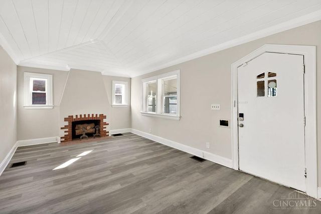 1522 Kenova Avenue, Cincinnati, OH 45237