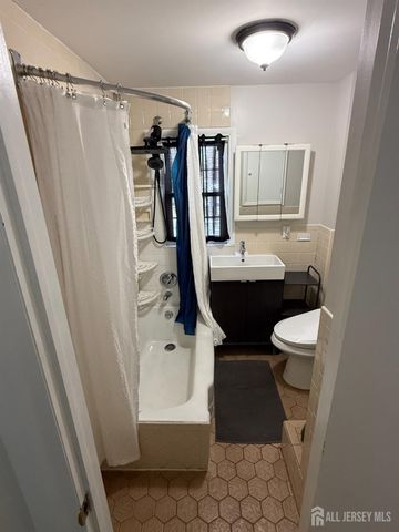 20 Lincoln Avenue, Carteret, NJ 07008