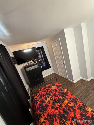 20 Lincoln Avenue, Carteret, NJ 07008
