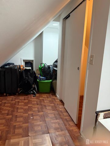 20 Lincoln Avenue, Carteret, NJ 07008