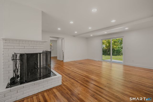 86 Pegasus Drive, Groton, CT 06340
