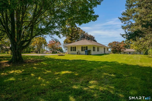 86 Pegasus Drive, Groton, CT 06340