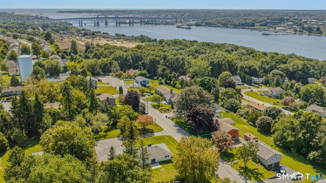 86 Pegasus Drive, Groton, CT 06340