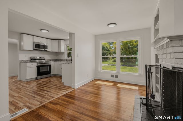 86 Pegasus Drive, Groton, CT 06340