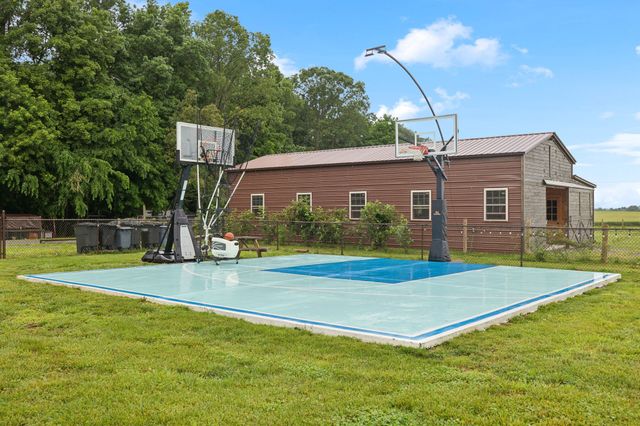 6485 Highland Rd, Portland, TN 37148