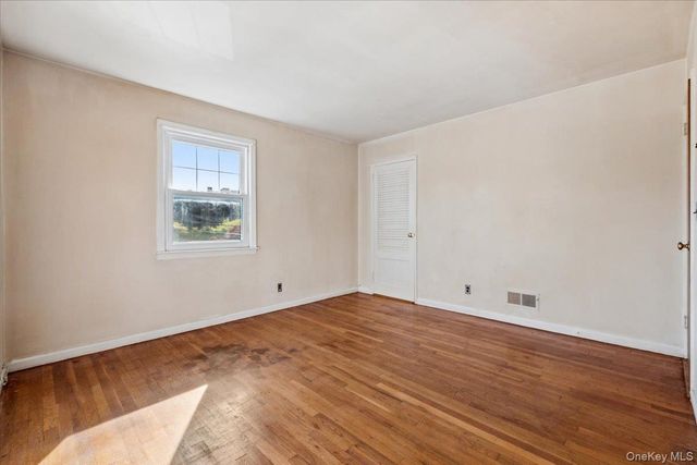 19 Wright Place, Scarsdale, NY 10583