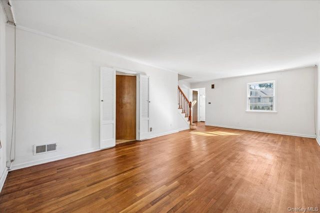 19 Wright Place, Scarsdale, NY 10583