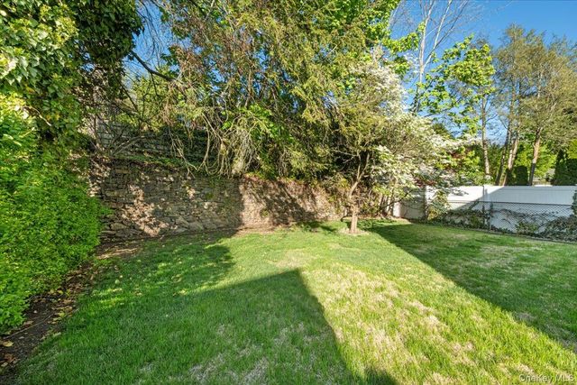 19 Wright Place, Scarsdale, NY 10583