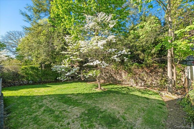 19 Wright Place, Scarsdale, NY 10583