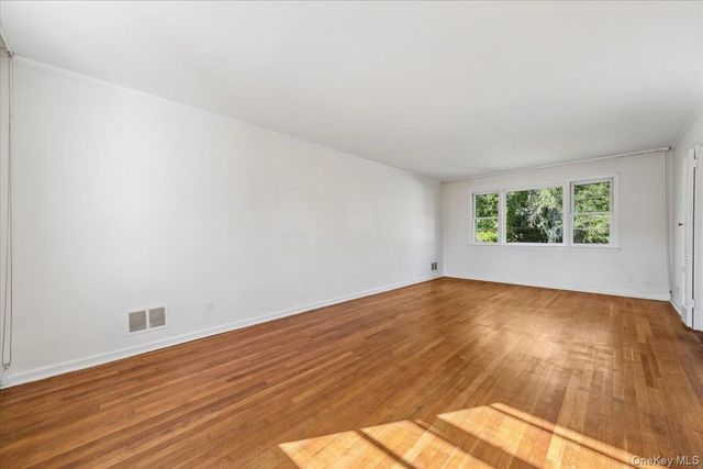 19 Wright Place, Scarsdale, NY 10583