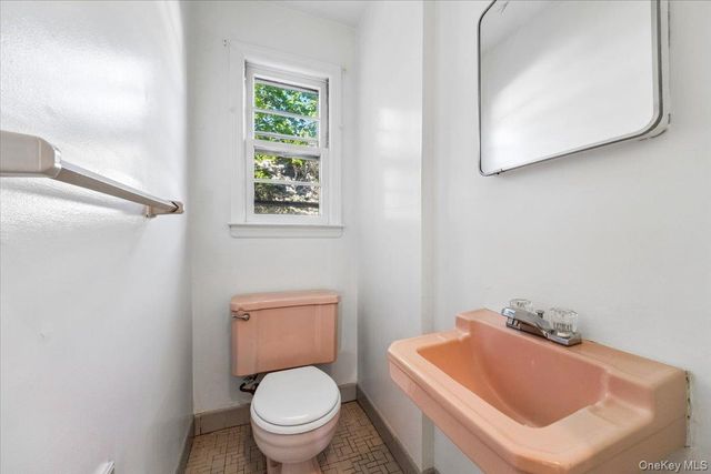 19 Wright Place, Scarsdale, NY 10583