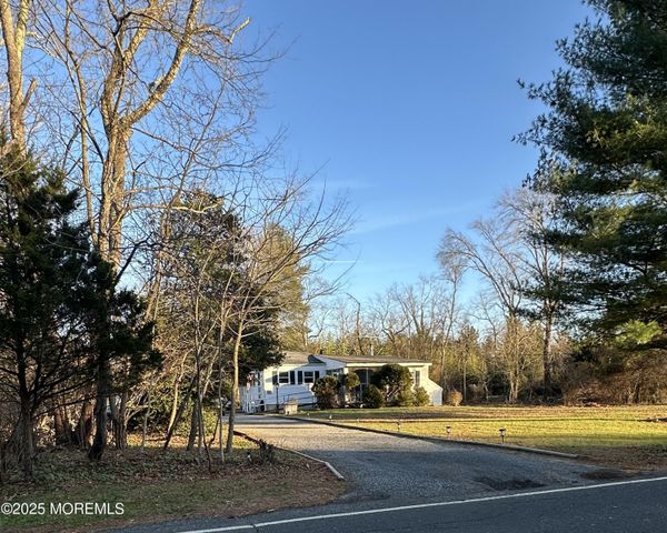 15 Georgia Tavern Road, Farmingdale, NJ 07727