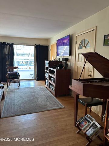 15 Georgia Tavern Road, Farmingdale, NJ 07727