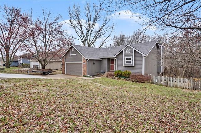 1011 Lakecrest Road, Lawrence, KS 66049