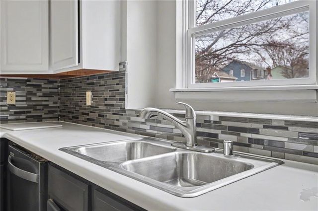 1011 Lakecrest Road, Lawrence, KS 66049