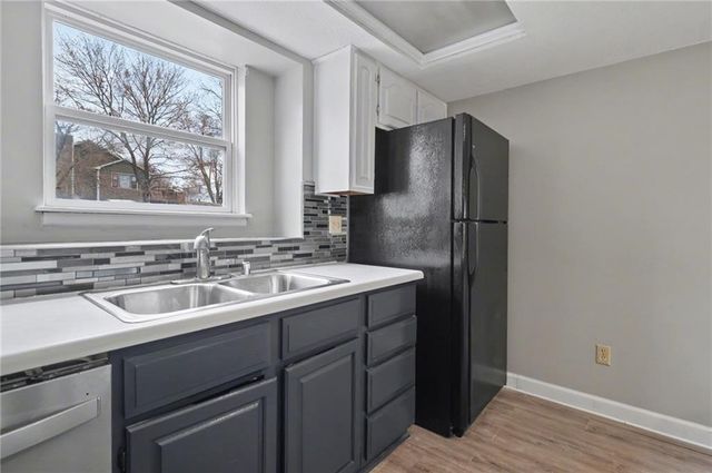 1011 Lakecrest Road, Lawrence, KS 66049