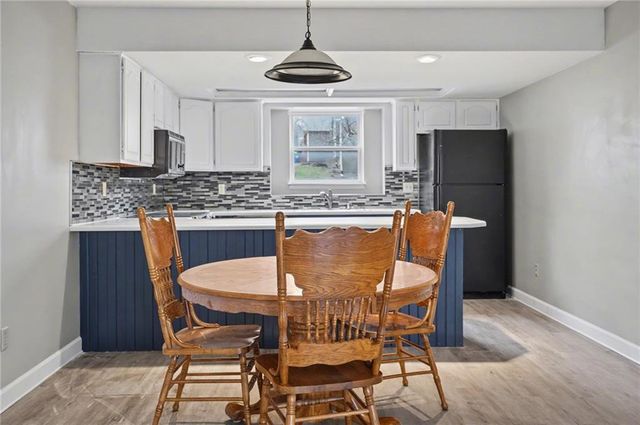 1011 Lakecrest Road, Lawrence, KS 66049