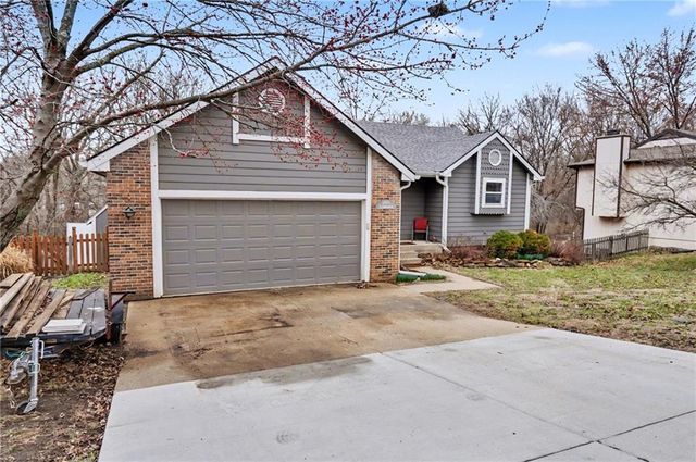 1011 Lakecrest Road, Lawrence, KS 66049