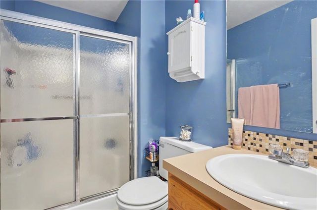 1011 Lakecrest Road, Lawrence, KS 66049