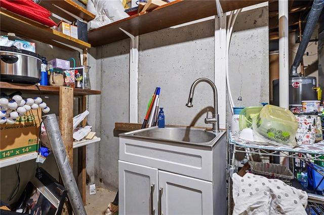 1011 Lakecrest Road, Lawrence, KS 66049