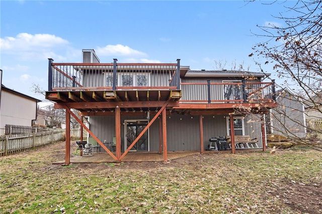 1011 Lakecrest Road, Lawrence, KS 66049