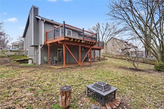 1011 Lakecrest Road, Lawrence, KS 66049