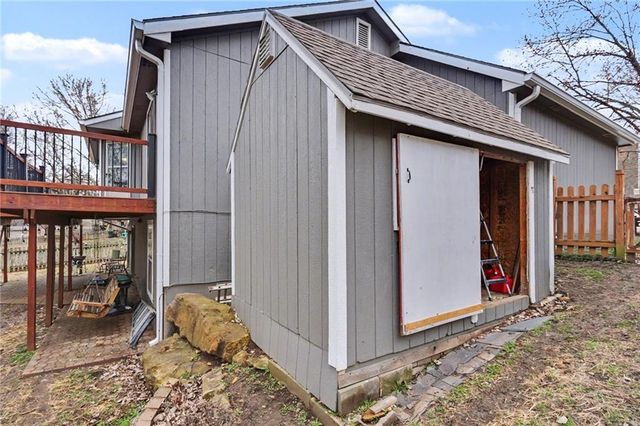 1011 Lakecrest Road, Lawrence, KS 66049