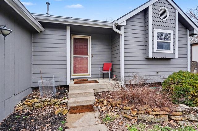 1011 Lakecrest Road, Lawrence, KS 66049