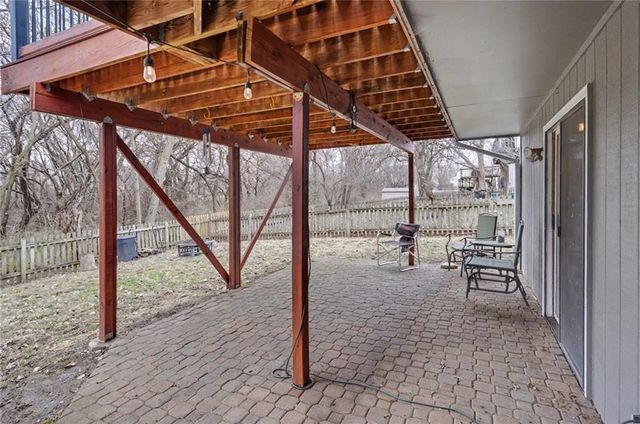 1011 Lakecrest Road, Lawrence, KS 66049