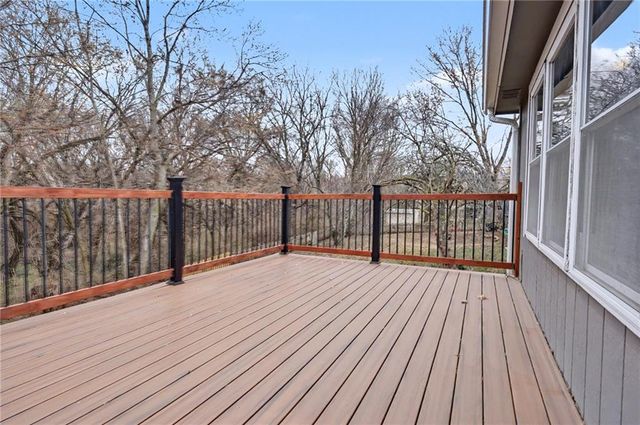 1011 Lakecrest Road, Lawrence, KS 66049