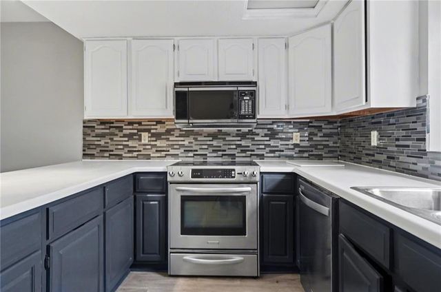 1011 Lakecrest Road, Lawrence, KS 66049