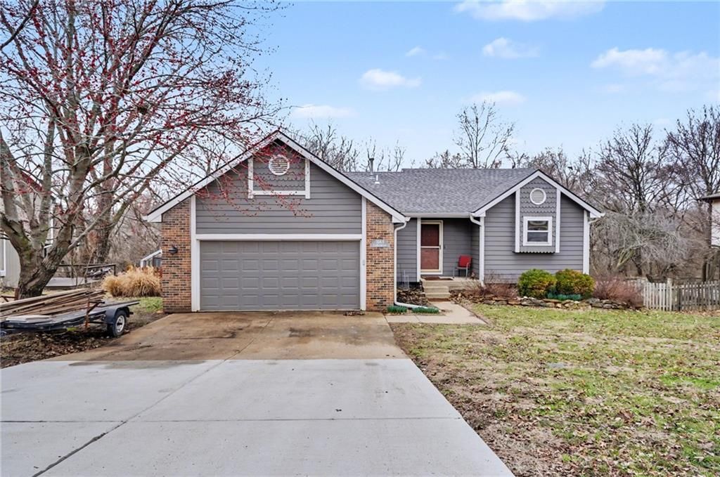 1011 Lakecrest Road, Lawrence, KS 66049